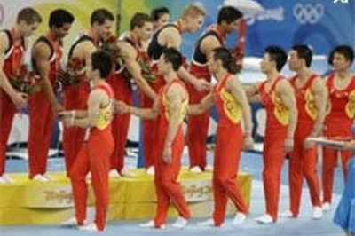 Phelps, Chinese gymnasts dominate Day IV