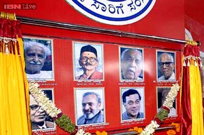 EC may remove Ananthamurthy, Karnad pictures from public places, buses