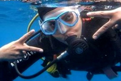 Priyanka Chopra 'Silences' Stress By Scuba Diving In Spain; Parineeti Chopra is Happy She's 'Joining the Wild Side'
