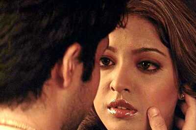 Tanushree Dutta Recalls 'Awkward' Kisses With Emraan Hashmi: 'He Is Not The Most Comfortable Kisser'