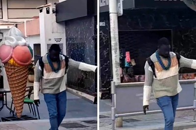 Internet Cheers For Man Who Helped Mother Duck And Family Cross Road