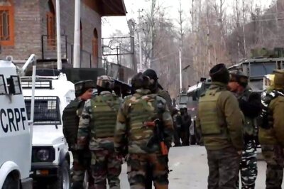 Policeman, CRPF Jawan Injured in Grenade Attack in J&K's Srinagar