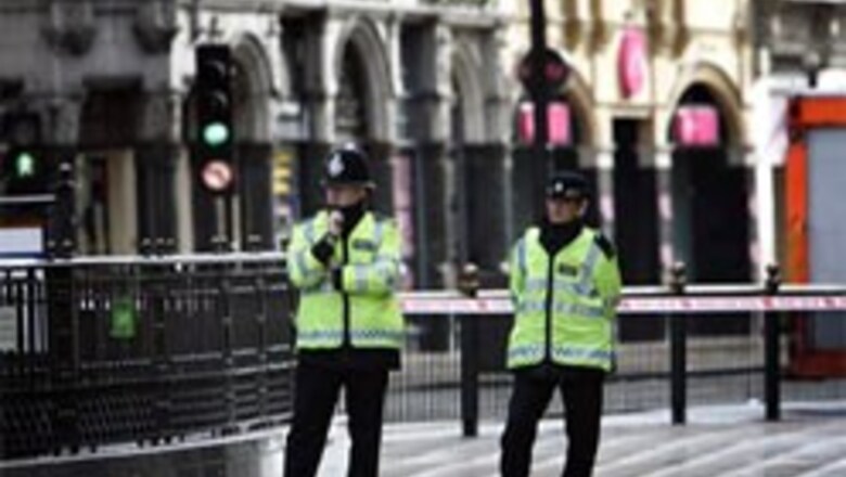 London bomb alert sparks threat