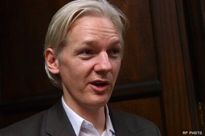 Pressure on WikiLeaks founder to step down: report