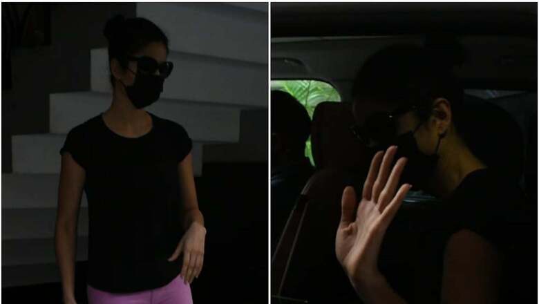 Katrina Kaif Spotted in Bandra Hiding Face in Black Cap and Mask Amid Wedding Preparations, See Pics
