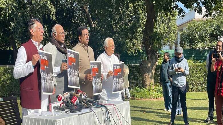 Mallikarjun Kharge Unveils Congress’ ‘Black Paper’, Says PM Modi Never Mentioned Jobs Created By PSUs