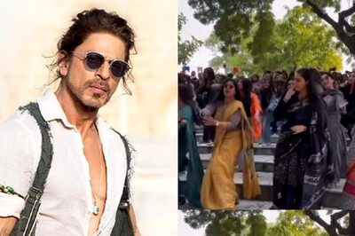 SRK Reacts To DU Professors Grooving To Jhoome Jo Pathaan, Calls Them 'Educational Rockstars'