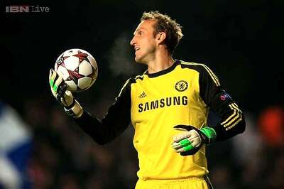 Mark Schwarzer signs new 1-year contract with Chelsea
