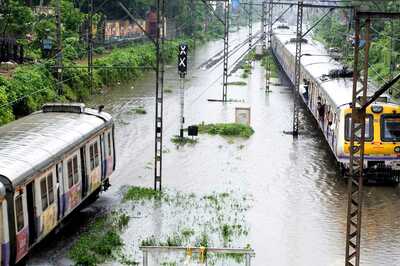 Indian Railways LIVE Update: Mumbai Local Train Services Run Smoothly Despite Heavy Rain | WATCH Video
