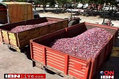 Delhi government might open outlets to sell onions at a nominal price