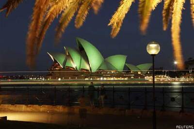 Indians hit back, give Australia the miss