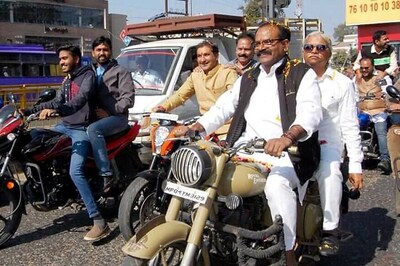 Bhopal MP Rides Motorcycle Without a Helmet, Pays Rs 250 Fine