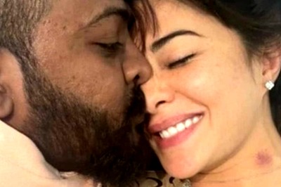 Jacqueline Fernandez Gets Kiss From Conman Sukesh Chandrasekhar In New Leaked Pic, Reveals a Hickey