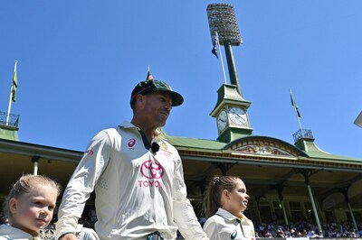 David Warner Walks Out With His Daughters Ivy Mae, Indi Rae and Isla Rose in Last Test