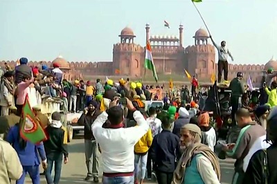 News18 Evening Digest: Police Remove Farmers from Red Fort; Internet Suspended in Parts of Delhi and Other Top Stories