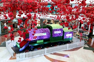 Delhi malls dress up  to make Valentine's Day more special for couples