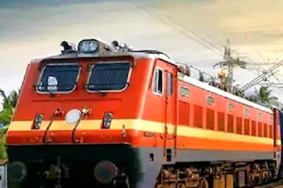 2 Smugglers Arrested From Shramjeevi Express in Bihar, Weapons Recovered