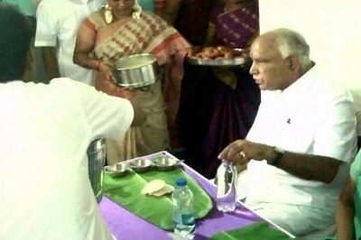 Restaurant-made Idlis Expose Yeddyurappa's Gimmick at Dalit House