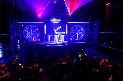 Robot DJ Puts The Tech Into Techno For Czech Clubbers