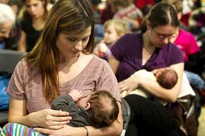 Breastfed babies may gain less weight: study