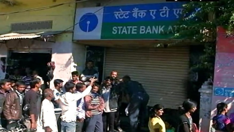 Unable to get Cash, Villagers Block traffic in UP