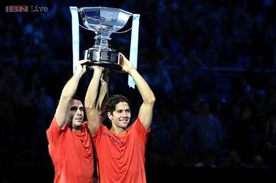 Spanish duo upset Bryan brothers in London finale