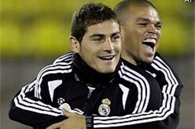 Manchester United play Aalborg, Arsenal face Porto