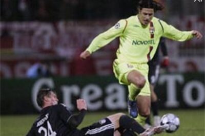 Bayern beat Lyon in thriller to top Group F