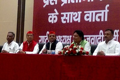 Akhilesh Yadav to Amend Party Constitution to Close Exit Routes for Uncle Shivpal​