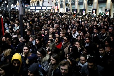 Protests Over Pension Reform Plans Continue in France, Hundreds of Thousands Take to Streets