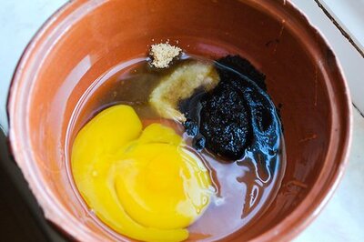 How to Make and Apply a Honey and Coffee Facial Mask