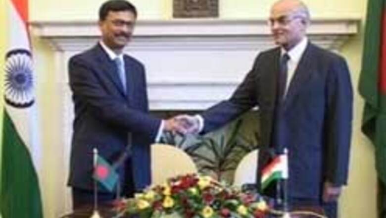 India-B'desh foreign secretaries meet, talk terror