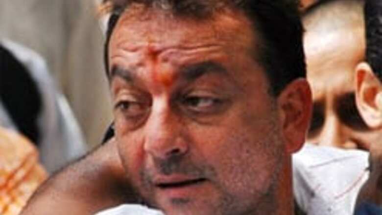 Sanjay Dutt enters jail, his lawyers head to SC