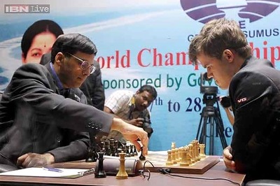 Viswanathan Anand falters as Magnus Carlsen draws first blood