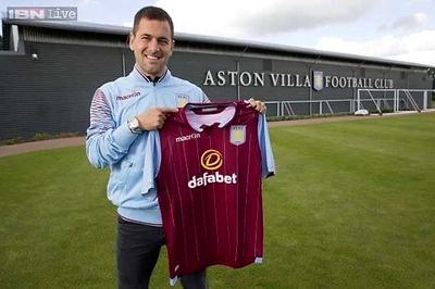 Aston Villa sign former England midfielder Joe Cole