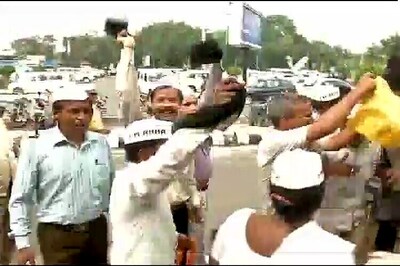 Delhi CM Arvind Kejriwal shown black flags on arrival at Patna airport