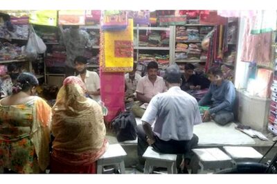 Amid Economic Woes, Lowkey Durga Puja Shopping in Bengal's East Burdwan Market