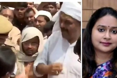 Aryaka Akhoury's Spat with Mukhtar Ansari's Brother Goes Viral: Meet IAS Officer from Gangster’s Funeral Video