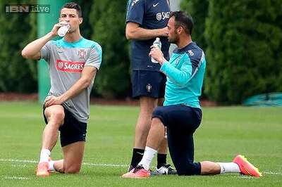 Portugal striker Cristiano Ronaldo suffering from knee injury