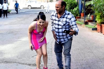 Publicity Stunt? Urfi Javed Laughs As Man Resembling Bhojpuri Actor Spits, Gets Close For Selfie