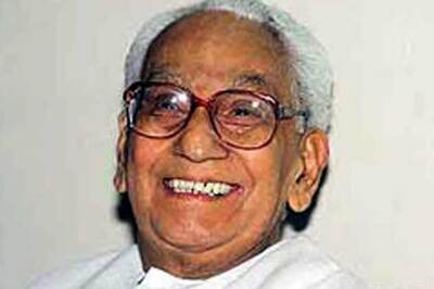 Sonia Gandhi pays homage to Karunakaran