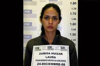 Beauty queen loses title for being friends with druggies