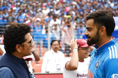 Virat Kohli and Sachin Tendulkar Embrace Ahead of World Cup Contest Between India and Pakistan