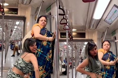 Video Of Woman's 'Obscene' Dance In Delhi Metro Leaves Internet Angry