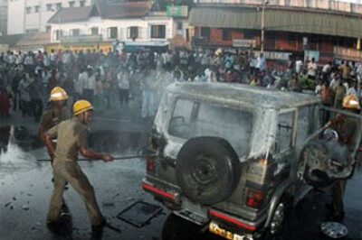 Report slams lawyers for clash with cops in Madras HC