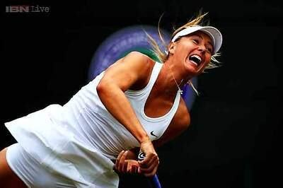 Maria Sharapova advances to Wimbledon's fourth round