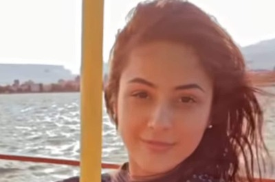 Shehnaaz Gill Enjoys Sunset in Yacht, Rumoured Kabhi Eid Kabhi Diwali Co-Star Raghav Juyal Drops Comment; Watch