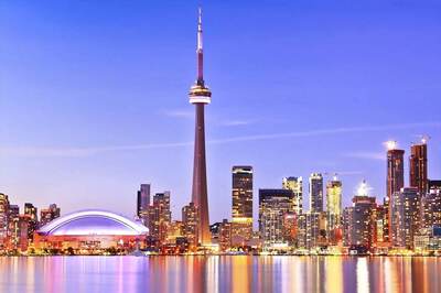 'Trump Slump' Drives International Tourists to Canada Instead of US