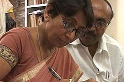 Modi minister surrenders in 2002 riots case