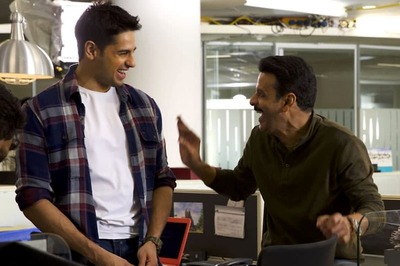 This Photo of Sidharth Malhotra, Manoj Bajpayee From Aiyaary Sets is Breaking the Internet